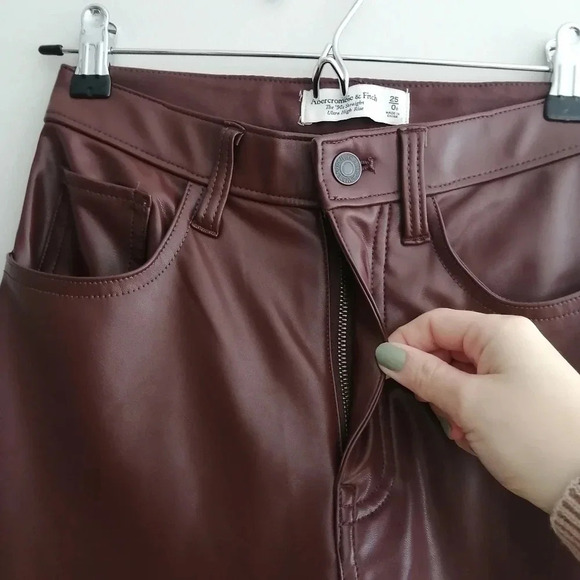 Abercrombie 90s Straight Ultra High Rise Faux Leather Pants Oxblood Red 25 0 - Picture 6 of 14
